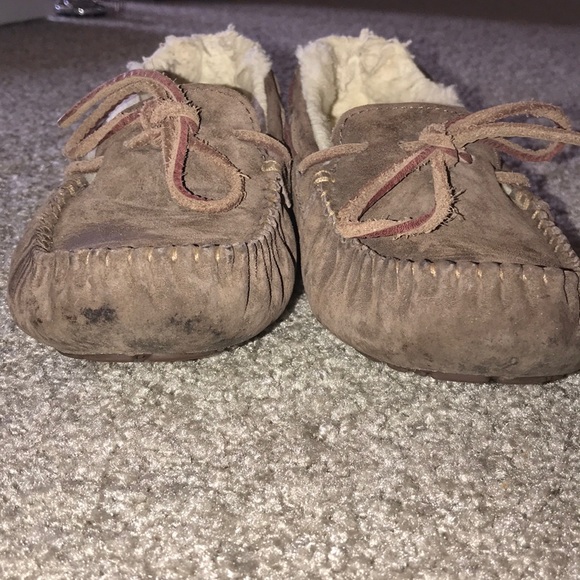 Ugg Dakota Moccasins - Picture 2 of 8